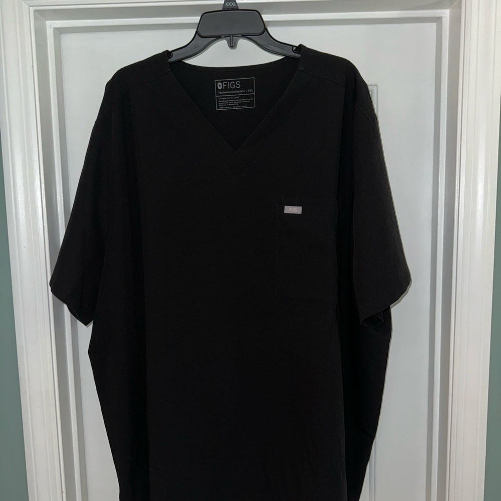 Figs Black Leon Three-Pocket Scrub Top™